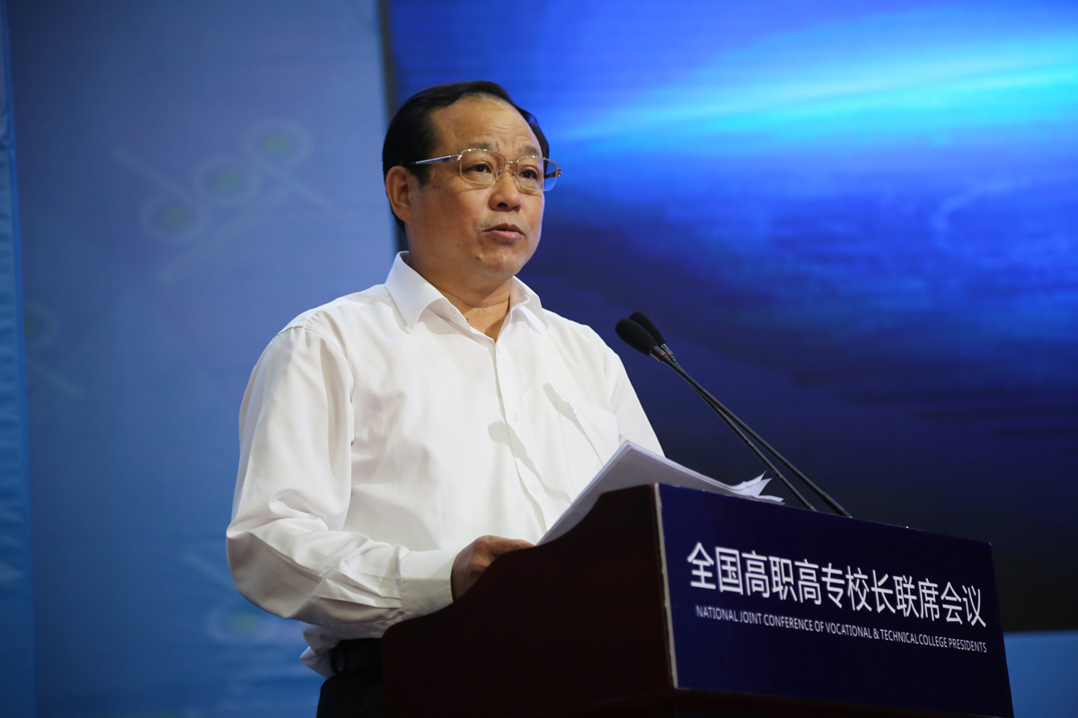 4.湖北省委高校工委书记、教育厅厅长刘传铁致辞.JPG 4.湖北省委高校工委书记、教育厅厅长刘传铁致辞.JPG