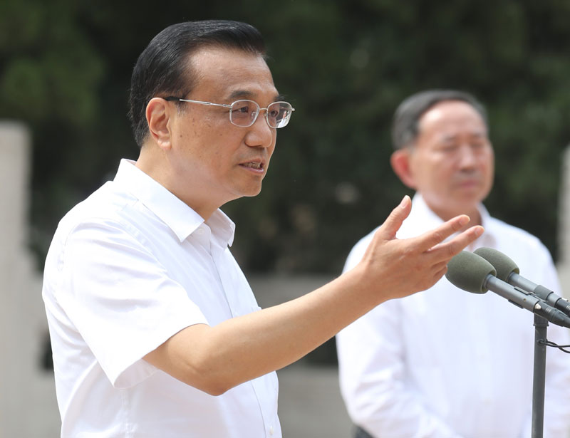 9月8日，中共中央政治局常委、国务院总理李克强在中南海紫光阁会见全国教书育人楷模及优秀乡村教师代表并作重要讲话。中国日报 武治义 摄