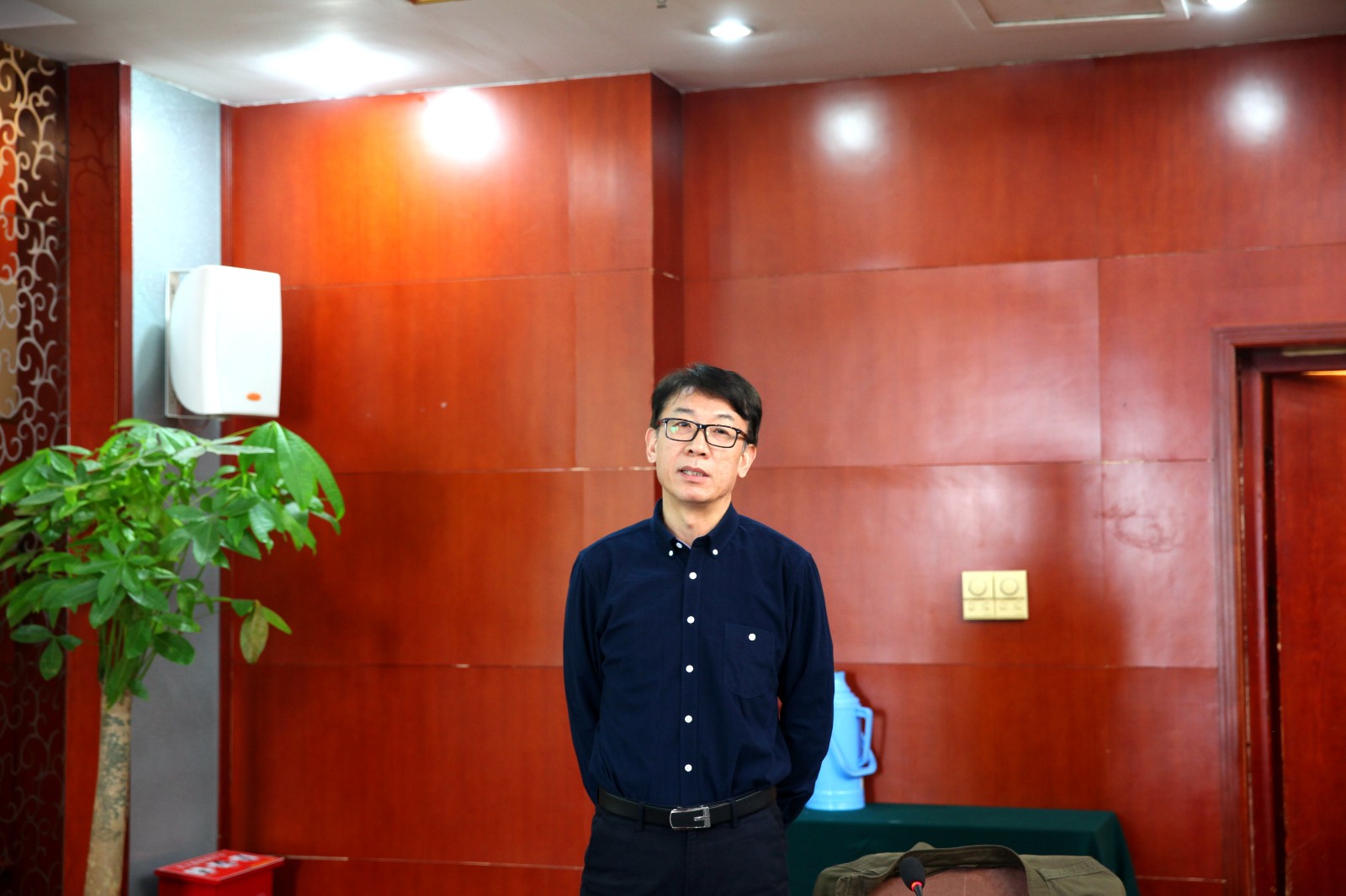武汉理工大学杨家其教授作报告.jpg
