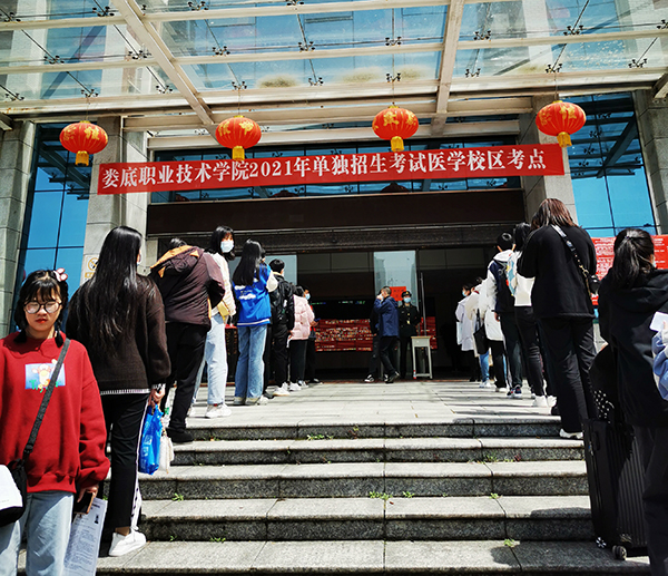 娄底职院单招考试现场火爆八千余人参加