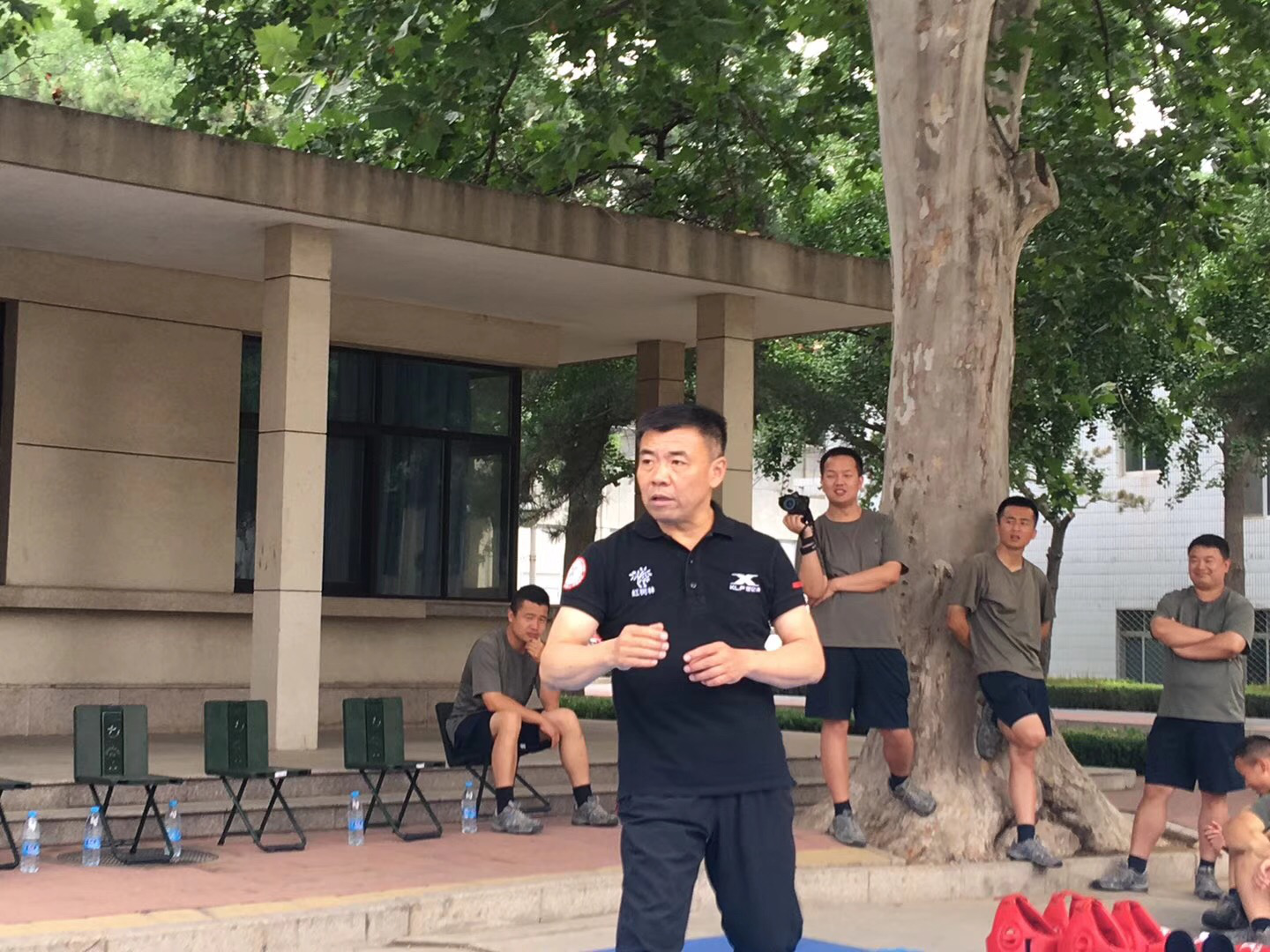 毛景宇培训官兵.png