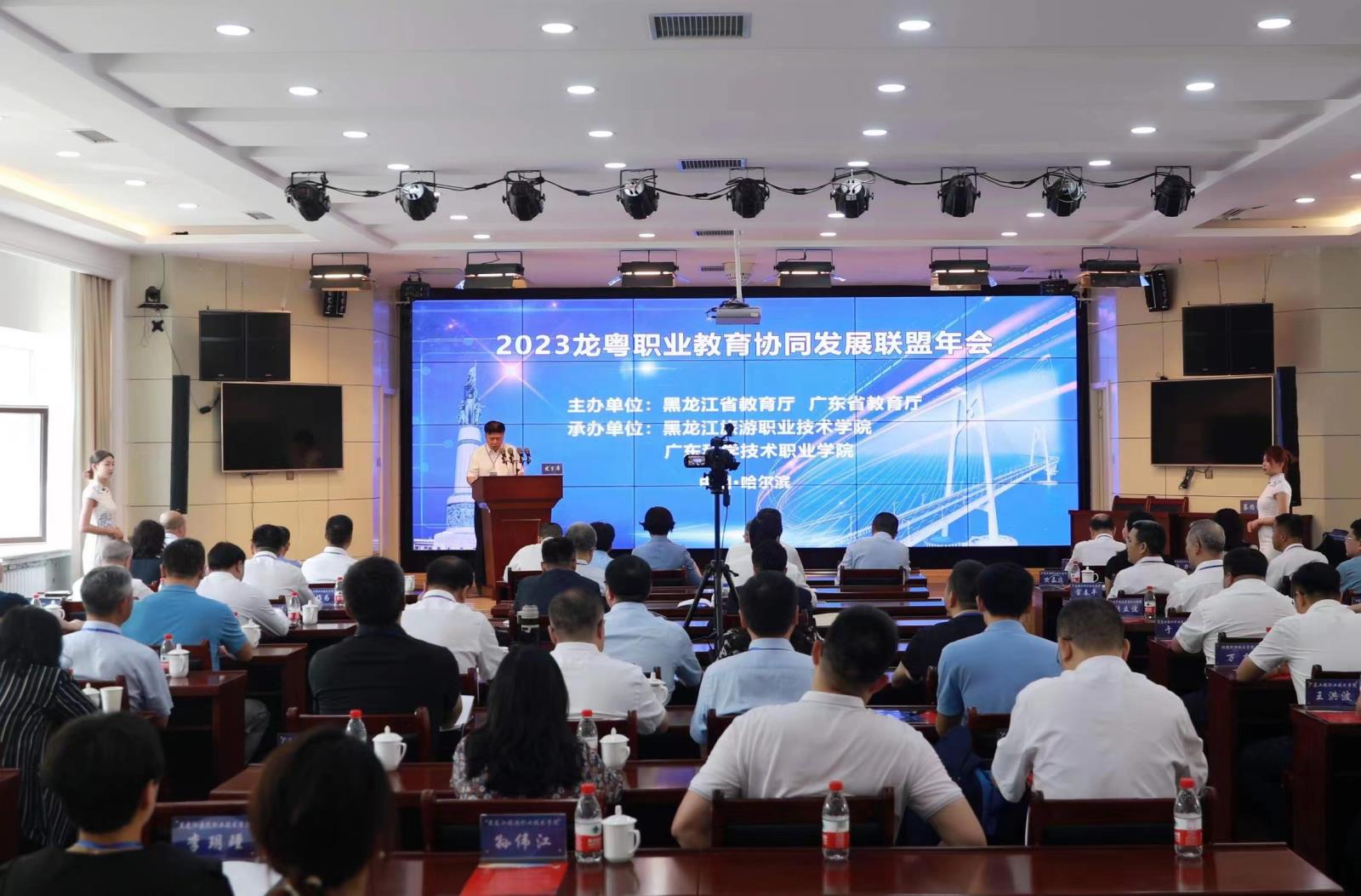 报告会现场.jpg