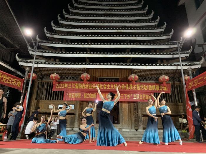 “青春柳职·魅力独峒”柳职艺术学院“三下乡”主题文艺晚会精彩舞蹈《竹林深处》.jpg