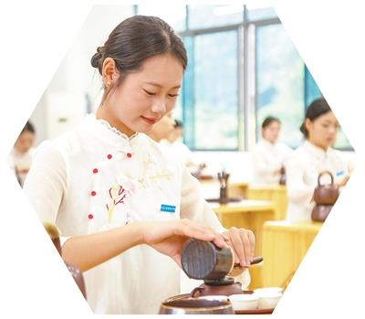 全国政协委员热议——增强职业教育适应性，增加技能人才供给（议政）