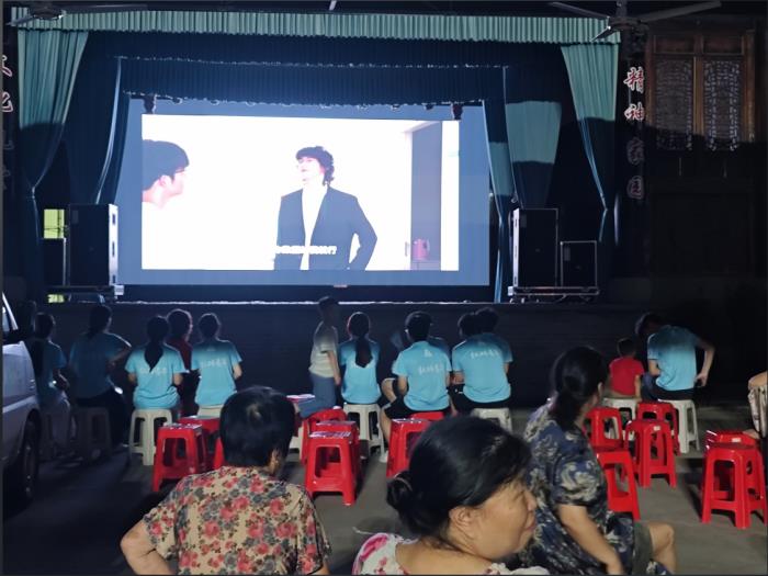 5.自编自导自演《暗涌》微电影.jpg