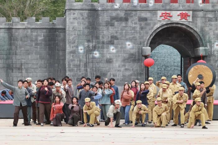 图5为庆祝新中国成立体现的不胜不休“红安精神”.jpg